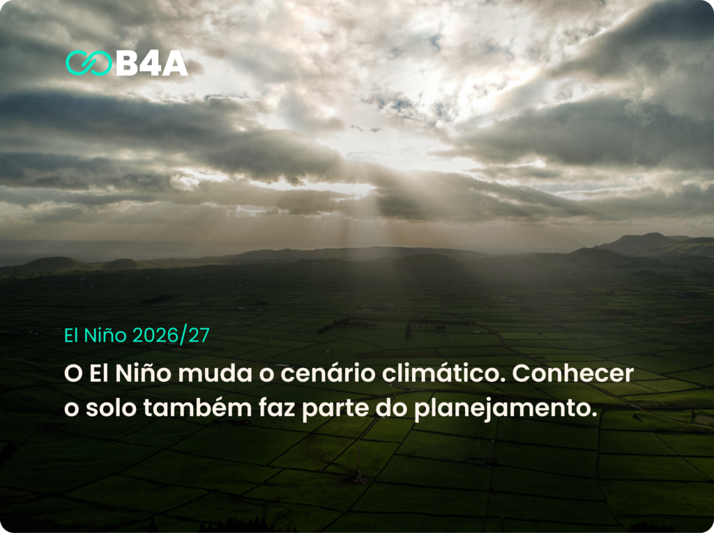 El Niño: Vista aérea de uma lavoura sob céu com nuvens.