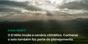 El Niño: Vista aérea de uma lavoura sob céu com nuvens.